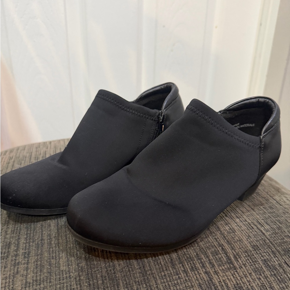 Black Rivet Women's Black Mules
